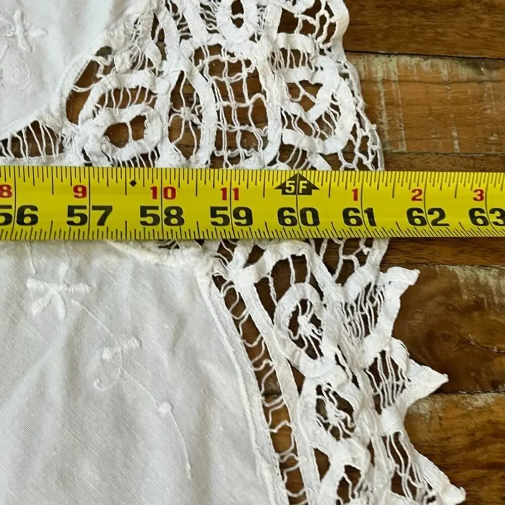 Vintage White Floral Lace Cut Out Corner Tablecloth 61